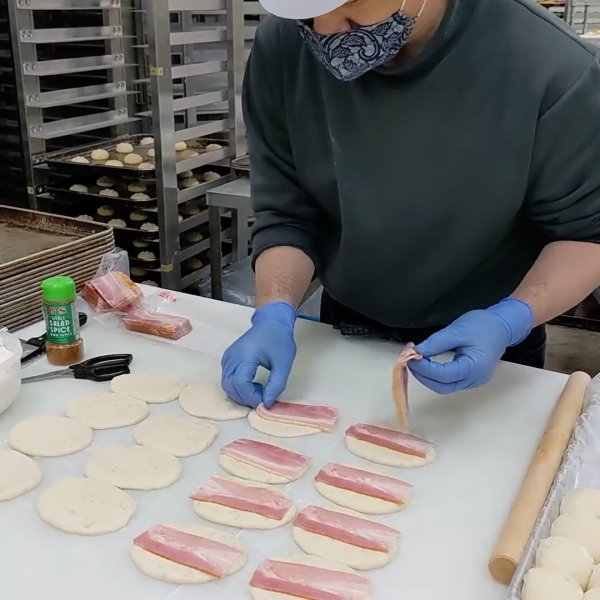 みんなの食卓ベーコンエピ | アレルギー対応パンのtonton