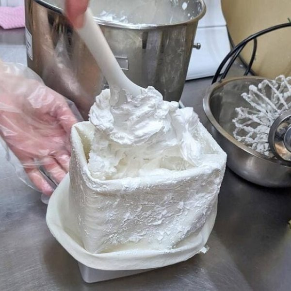 国産いちごとホイップクリームパン | アレルギー対応パンのtonton