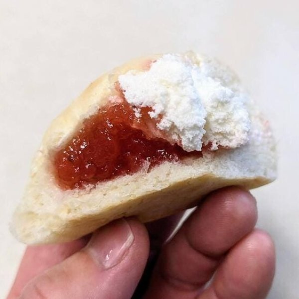 国産いちごとホイップクリームパン | アレルギー対応パンのtonton
