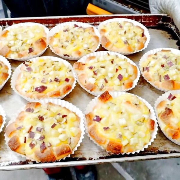 おさつデニッシュケーキ風パン | アレルギー対応パンのtonton