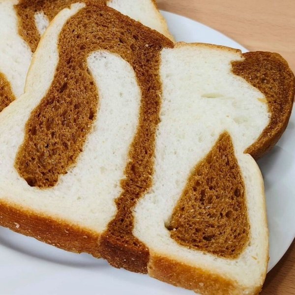 画像4: 白生地と黒糖生地のマーブル食パン５枚切 (4)