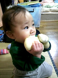 卵アレルギーじゃなければな～朝は蒸しパンとか他の物食べさせられるのにな～でも子供が食べれそうなパンには大概卵が入ってるしな～