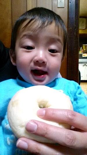 食物アレルギーのある三男(1歳)がパンを食べれるなんて凄く感激ですヽ(*´∀｀)ノ