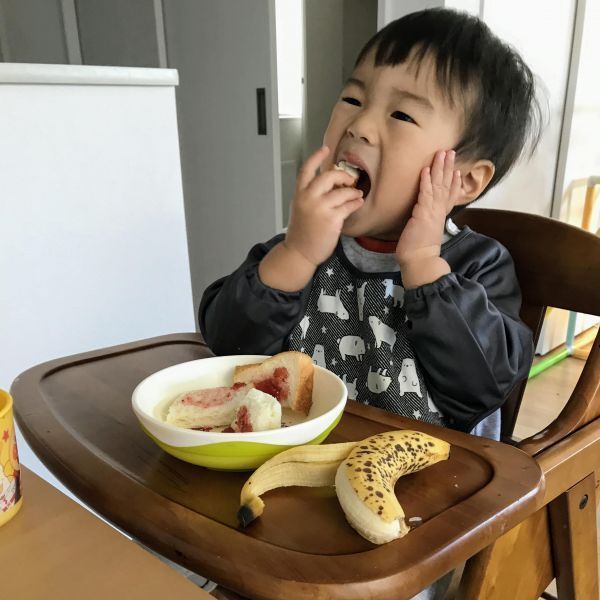 まさかメロンパンとか菓子パンも食べさせてあげられるなんて