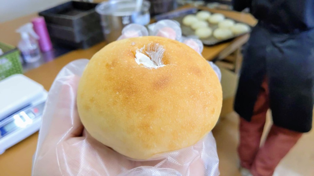 2020年初めての新商品は、まるでクリームどら焼きのようなパン！