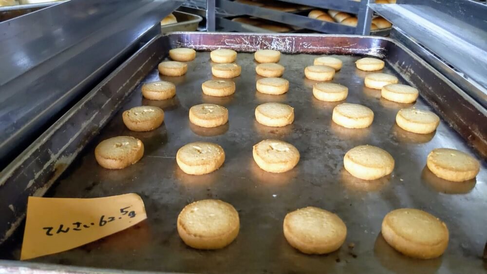 トントンのクッキー第四段が完成。味のないアレルギー対応クッキーです（笑）