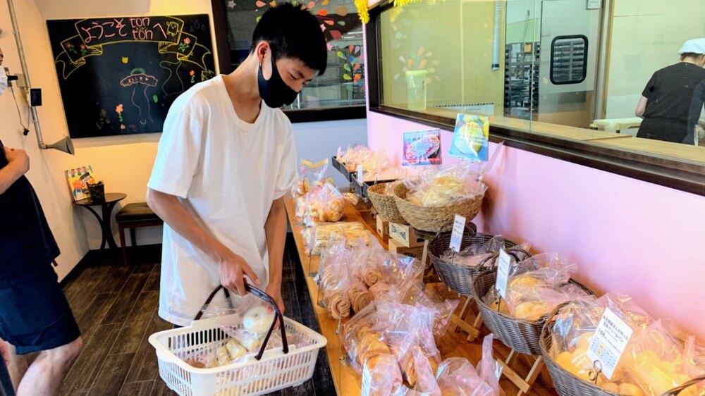 福岡県からお客様がパンを買いに！なんと車で！