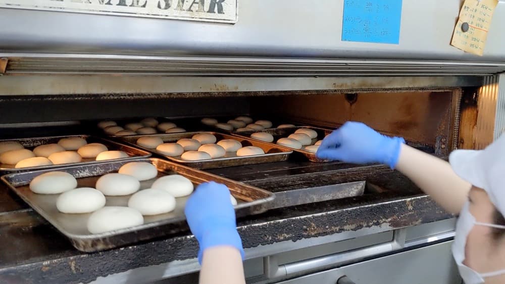 マリトッツォともクリームどら焼きとも違う。秋冬限定のクリームあんパンが帰ってきた！ | アレルギー対応パンのtonton