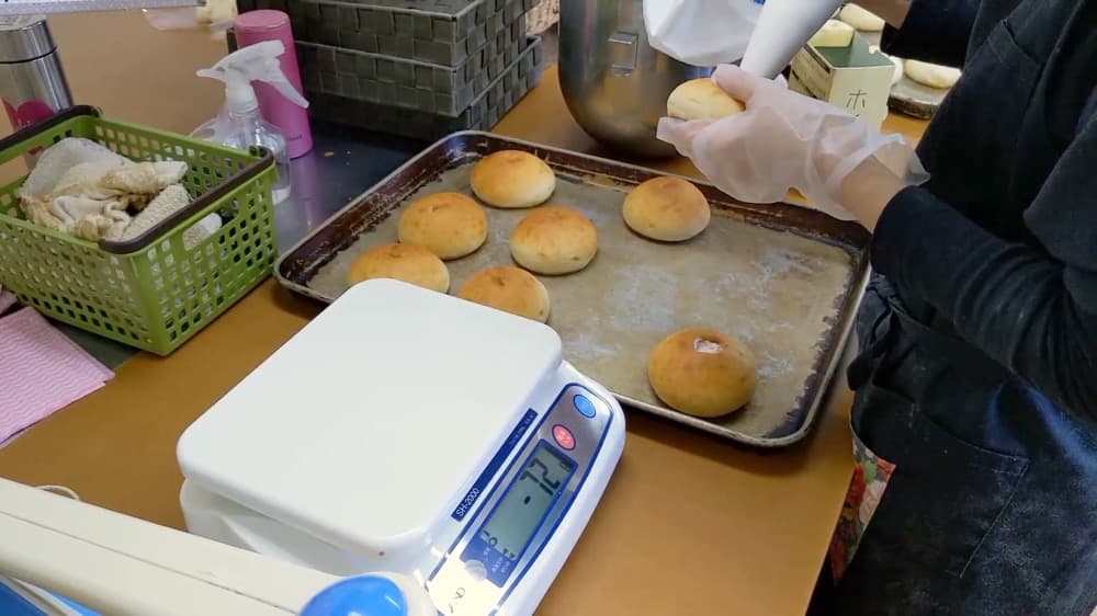 マリトッツォともクリームどら焼きとも違う。秋冬限定のクリームあんパンが帰ってきた！ | アレルギー対応パンのtonton