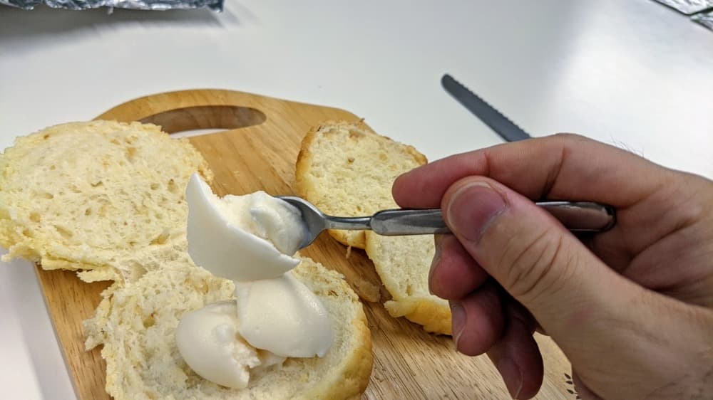 トントンのメロンパンで卵乳不使用のメロンパンアイスを作ってみた結果…
