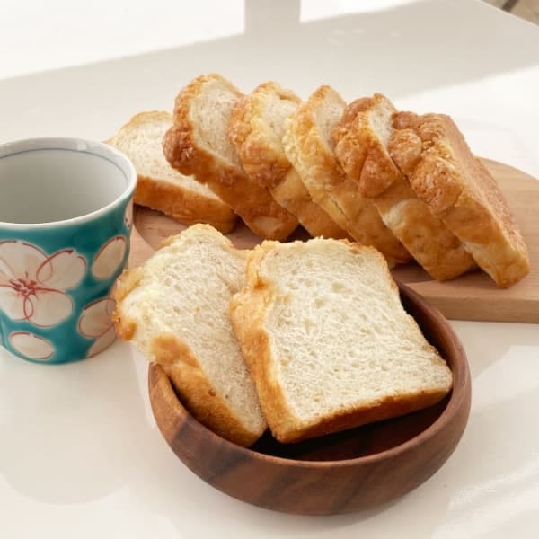 ありそうでなかったパン。メロンパン+食パン=メロンパン食パン！ - 今月のお知らせ | アレルギー対応パンのtonton