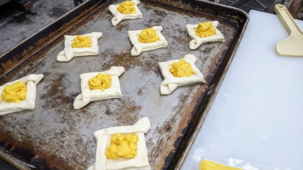 「ボロネーゼのチーズオムレツパイ」という、そそられる名前… | アレルギー対応パンのtonton