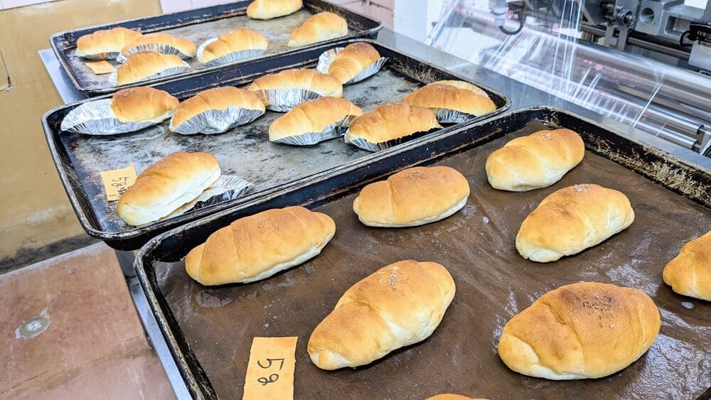 『作れません』と諦めていた塩パンが…ついに乳製品フリーで！？ | アレルギー対応パンのtonton