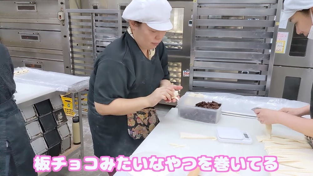 国境を越えた「美味しい」への憧れ：アメリカ在住のお客様が体験した日本のパン工場見学 | アレルギー対応パンのtonton