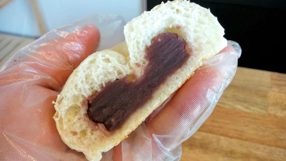 甘さ控えめ、心に残る一口を。トントンが作る“あんパン”物語 | アレルギー対応パンのtonton