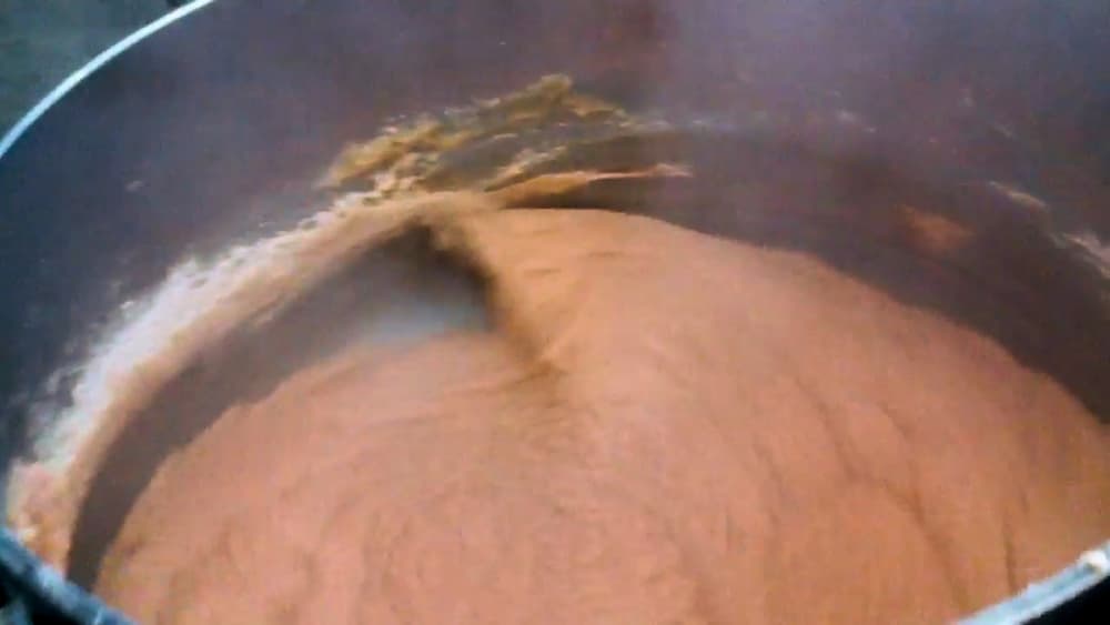 甘さ控えめ、心に残る一口を。トントンが作る“あんパン”物語 | アレルギー対応パンのtonton