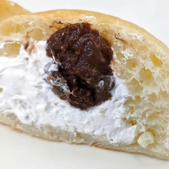 【新登場】夢の共演！チョコ＆ホイップのダブルクリームパンができました