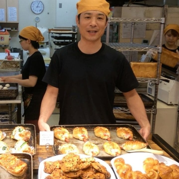 パンを焼きながら、いつも一人の顔を思い浮かべています。