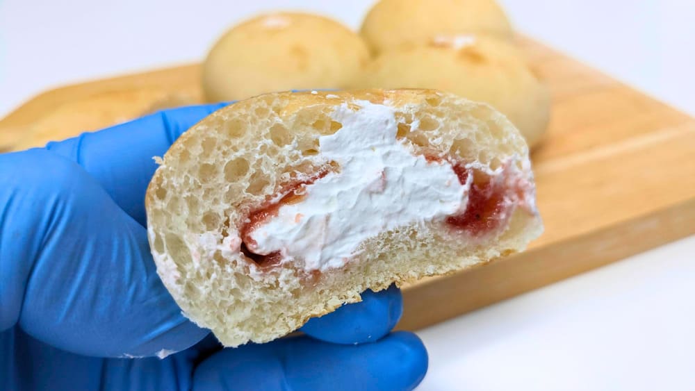 【ミニ】国産いちごとホイップクリームパン (4個入り) | アレルギー対応パンのtonton