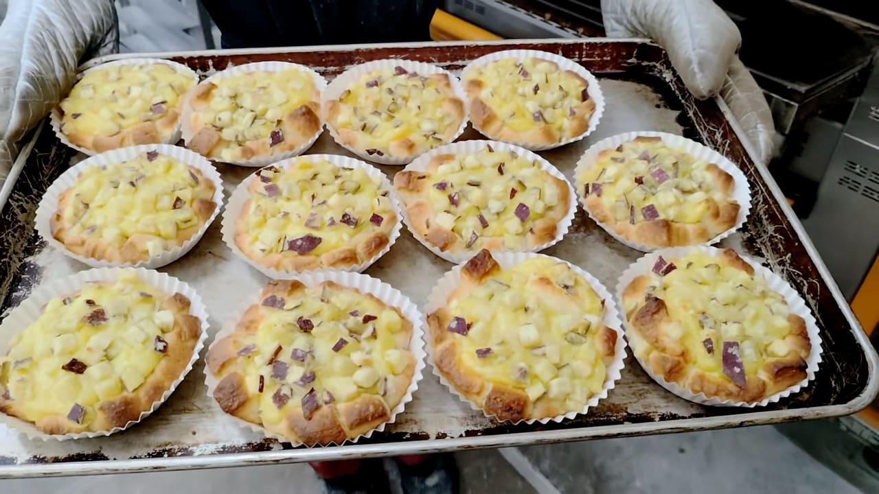 焼き上がったおいものデニッシュケーキ風のパン | アレルギー対応パンのtonton